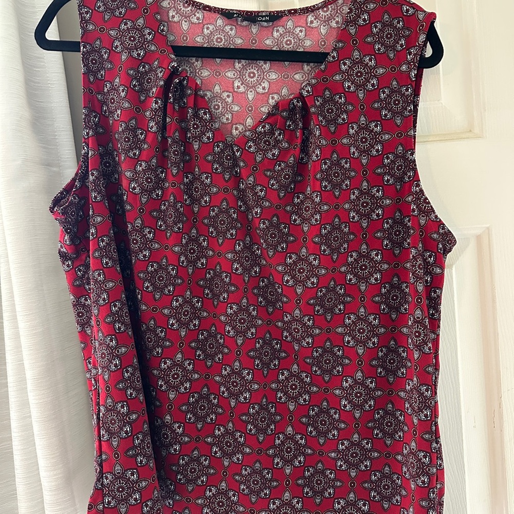 41 Hawthorn sleeveless Blouse with V-Neck and Pleated Detail